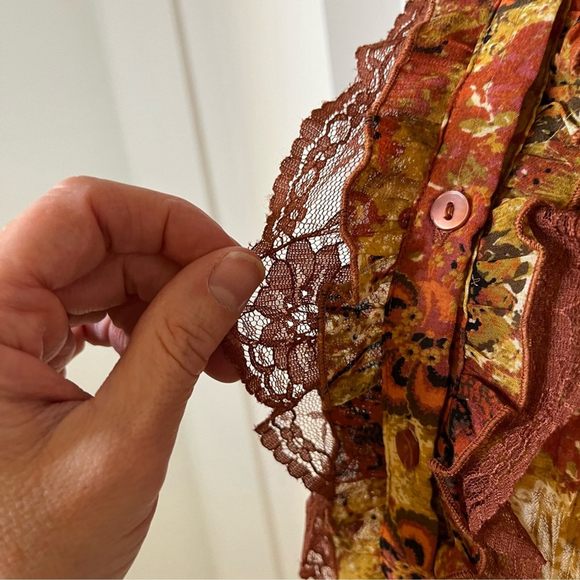 VINTAGE Lloyd Williams Long Sleeve Blouse Print Plisse Lace Trim High Neck (CN) - Picture 10 of 16